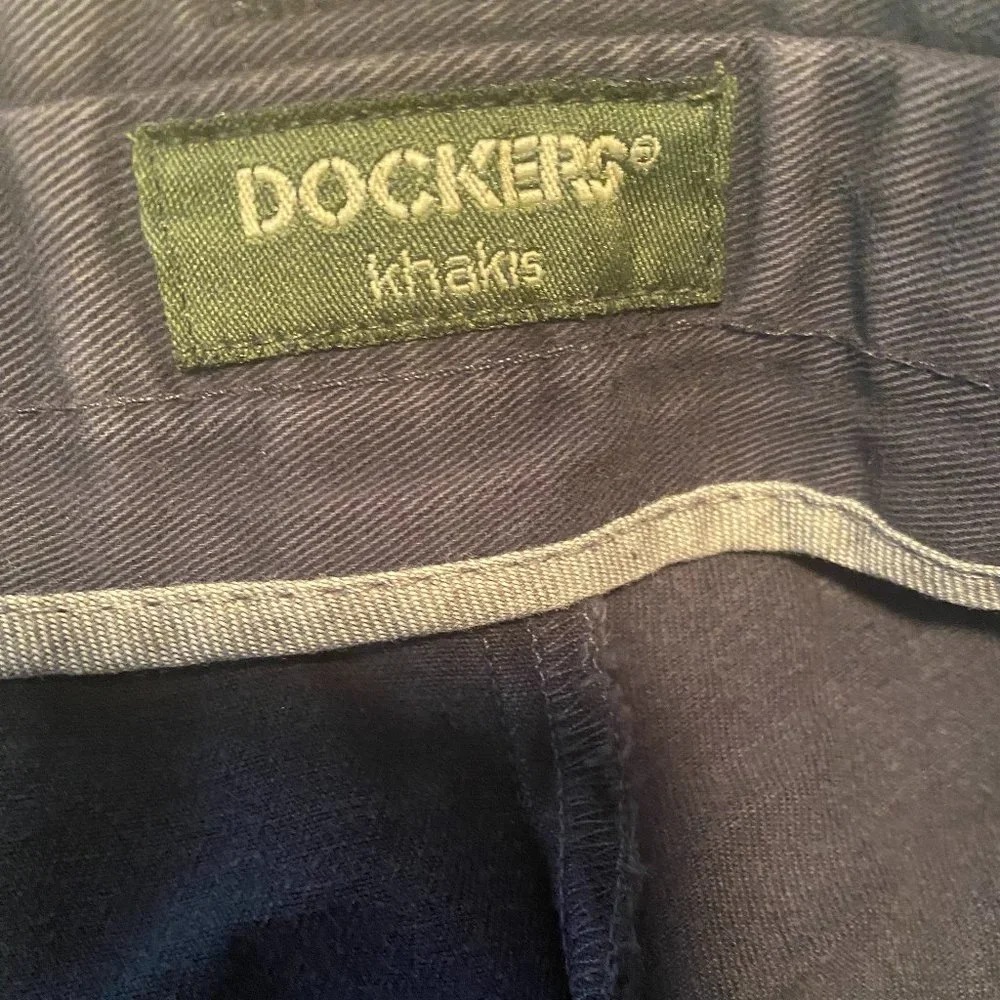 Men's Dockers Pleated Authentic Twill - Khakis, Casual, Olive Green, Size 42x30 - Picture 3 of 7